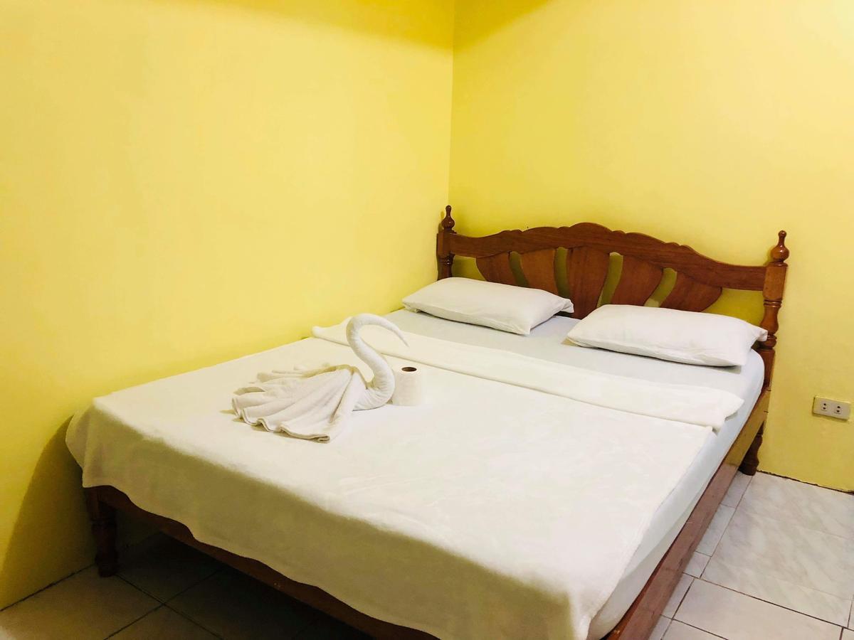 Colors Boutique Hostel Puerto Princesa Εξωτερικό φωτογραφία