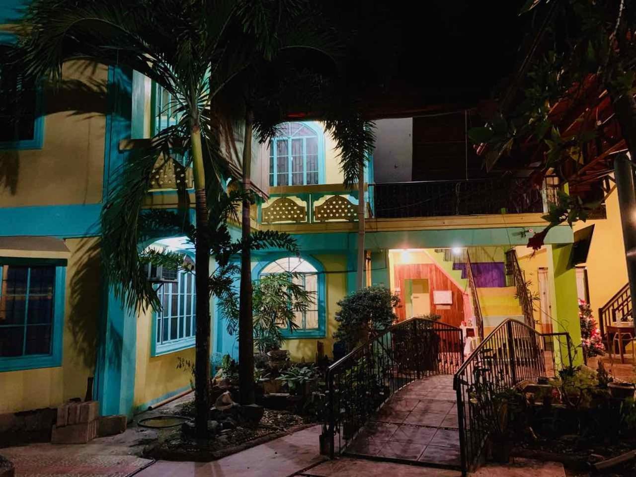 Colors Boutique Hostel Puerto Princesa Εξωτερικό φωτογραφία